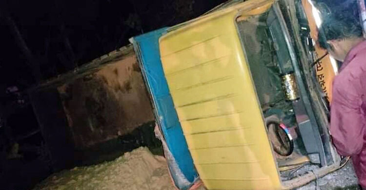 4 killed as truck collides with auto-rickshaw