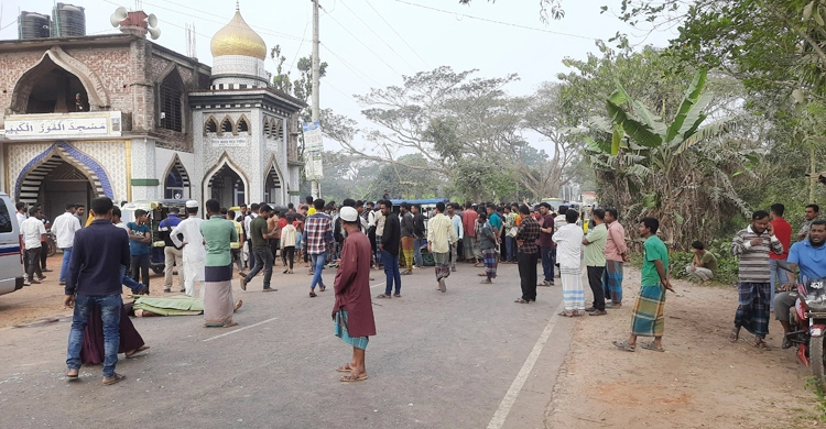 3 killed as bus collides with auto-rickshaw in Chandpur