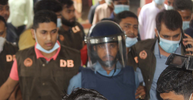 রিমান্ড শেষে আদালতে তোলা হয়েছে রবিউলকে