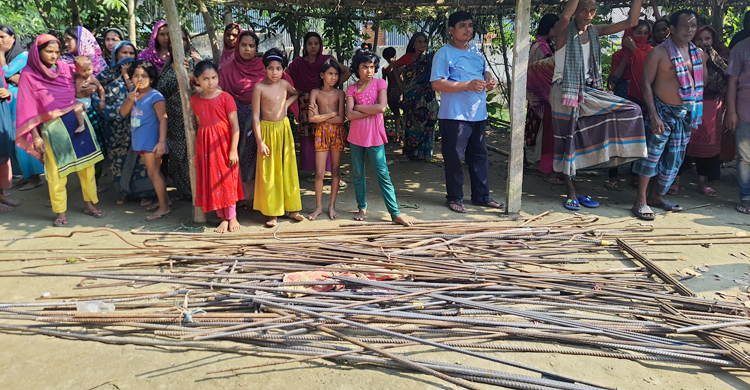 সাবেক ইউপি মেম্বারের বাড়িতে মিললো চুরি যাওয়া রড-সিমেন্ট