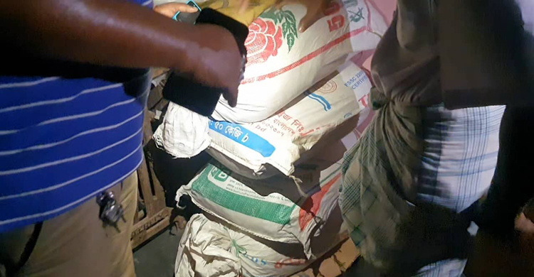 সাবেক ইউপি মেম্বারের বাড়িতে মিললো চুরি যাওয়া রড-সিমেন্ট