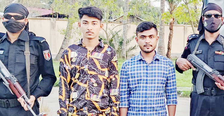 রোহিঙ্গা ক্যাম্প থেকে মুন্সিগঞ্জে এসে ইয়াবা বিক্রির সময় আটক ২