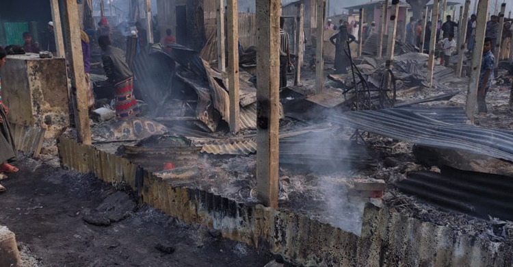 টেকনাফে রোহিঙ্গা ক্যাম্পে আগুন, সাড়ে পাঁচশ ঘর পুড়ে ছাই