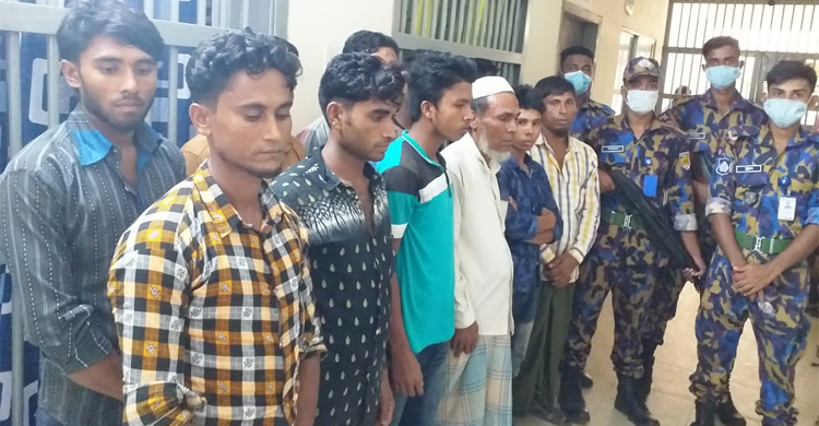 ক্যাম্পে সংঘর্ষ, পালানোর সময় অস্ত্রসহ ১৬ রোহিঙ্গা গ্রেফতার