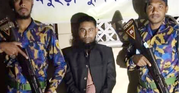 অস্ত্র-ইয়াবা বিক্রি করার সময় রোহিঙ্গা যুবক আটক