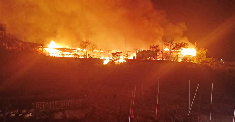 রোহিঙ্গা ক্যাম্পের হাসপাতালে ভয়াবহ আগুন, ১০ লাখ টাকার ক্ষতি