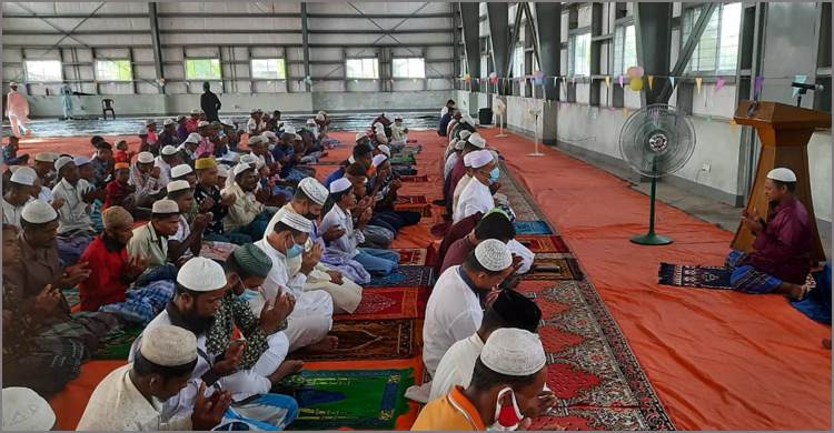 ভাসানচরে প্রথম কোরবানি, ১৪ শেল্টারে ঈদের জামাত