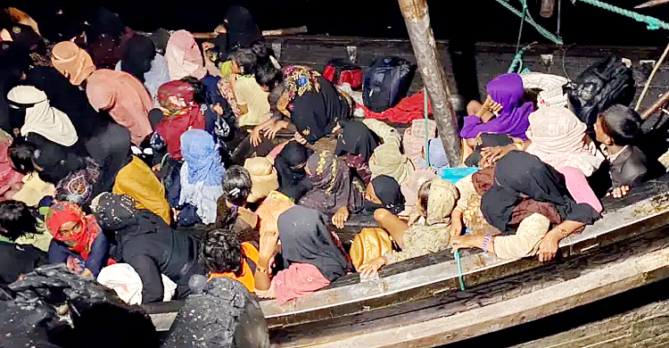 Rohingya refugees brought ashore after dramatic Indonesia rescue