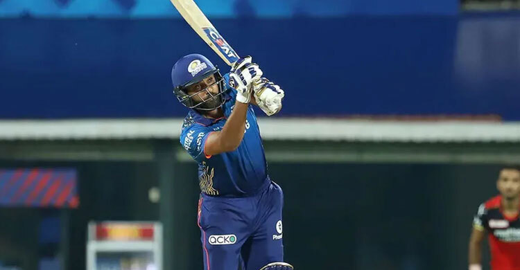 ছক্কা মেরে ধোনিকে টপকে গেলেন রোহিত
