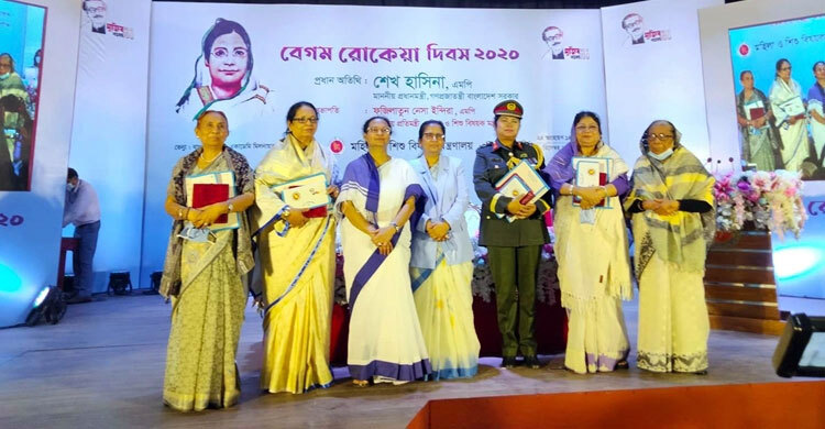 PM hands over Begum Rokeya Padak to 5 recipients