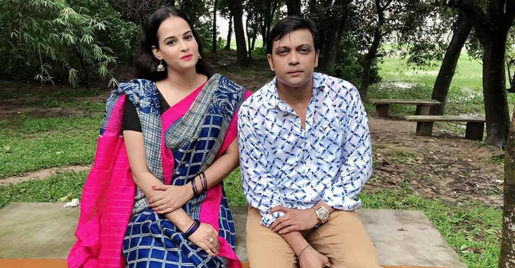 মিলন প্রেমিক পুরুষ জগলু ভাই, সঙ্গে রোমানা নীড়