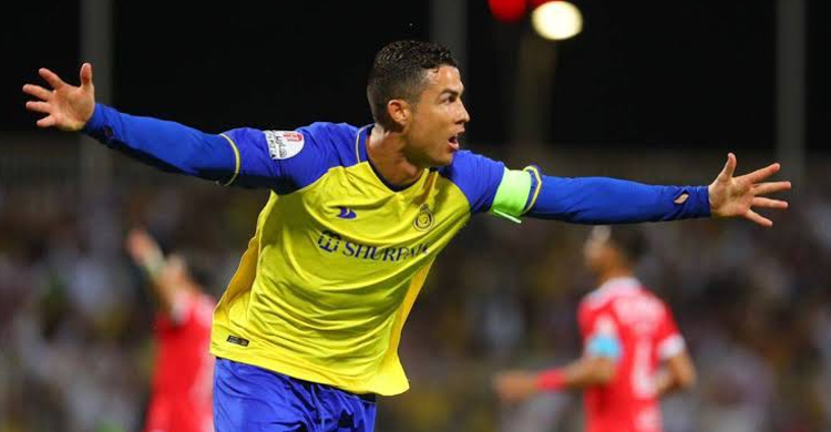 স্বপ্নময় রাতে রোনালদোর ৪ গোল, রেকর্ড ৫০০