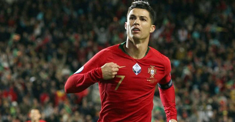 Ronaldo hat-trick helps Portugal thrash Lithuania 6-0