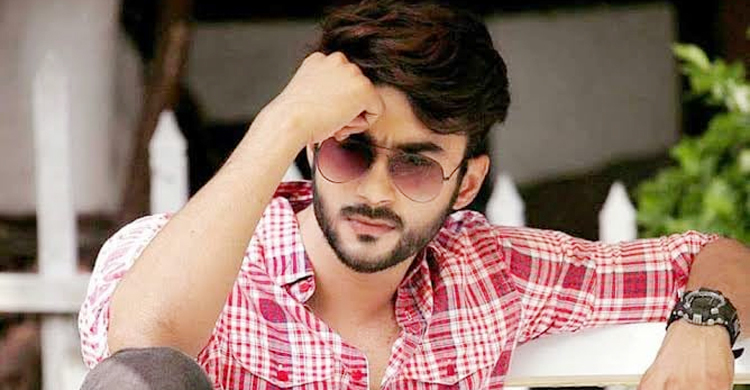 রিভেঞ্জের ফার্স্ট লুকে দেখা দিলেন রোশান