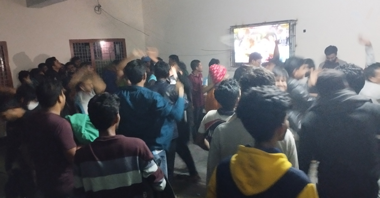 রাজশাহী বিশ্ববিদ্যালয়ে নাচলেন আর্জেন্টিনা সমর্থকরা