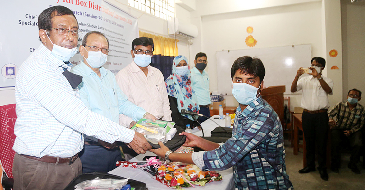 রাবিতে শিক্ষার্থীদের ভেটেরিনারি কিট বক্স প্রদান