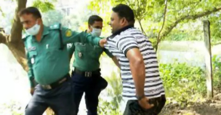 রাবি উপাচার্যকে অপসারণের দাবিতে বিক্ষোভ, ছাত্রদল নেতা আটক