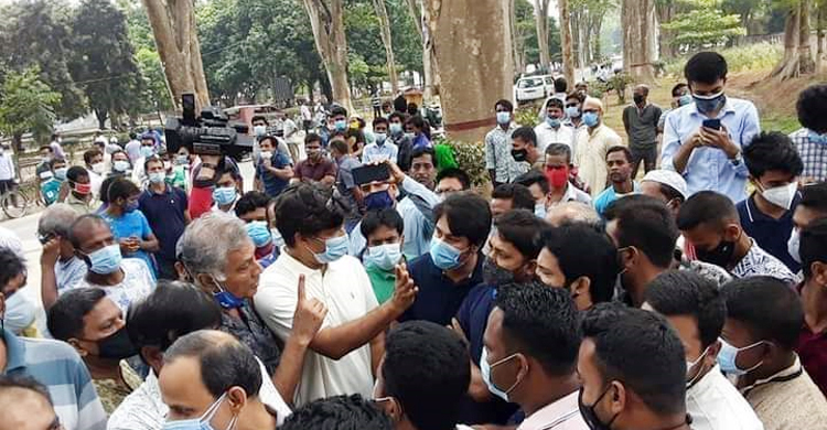 রাবি শিক্ষকদের গুলি করার হুমকি চাকরিপ্রত্যাশীর
