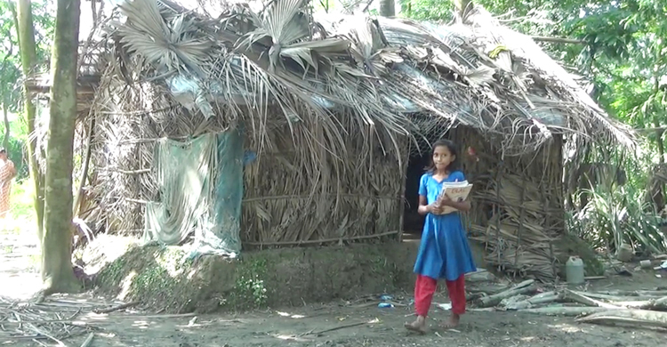 বাবা নিখোঁজ মা মানসিক ভারসাম্যহীন, তবুও স্বপ্ন দেখে রুবিনা