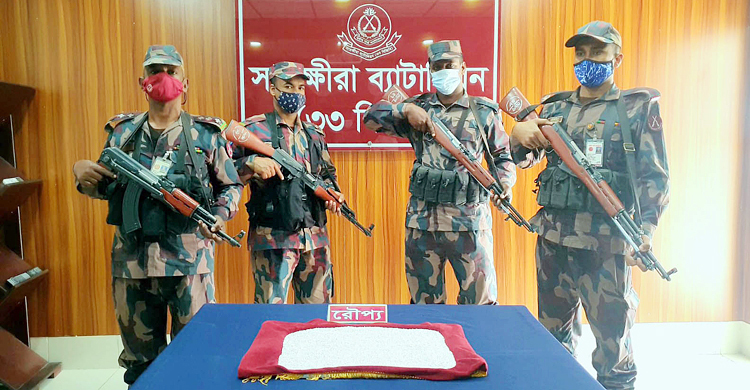 সাতক্ষীরার সীমান্ত থেকে ১৫ কেজি রুপা জব্দ