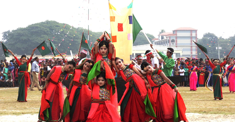 বিজয় দিবসের আনন্দ ছড়াল শিশুরা