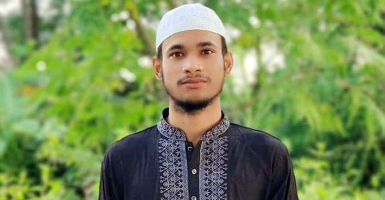 শহীদ মিনারে ফুল দিয়ে বাড়ি ফেরা হলো না স্কুলছাত্রের