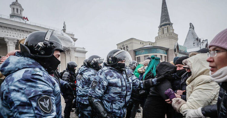 Russia expels European diplomats over Navalny protests