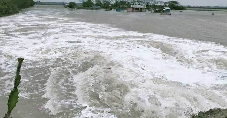 জোয়ার এলেই ভাঙে বাঁধ, মাটি না পাওয়ায় সংস্কারে ধীরগতি