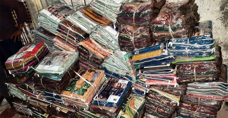 ফলভর্তি ট্রাক থেকে কোটি টাকার থ্রিপিস-ইমিটেশনের গহনা জব্দ