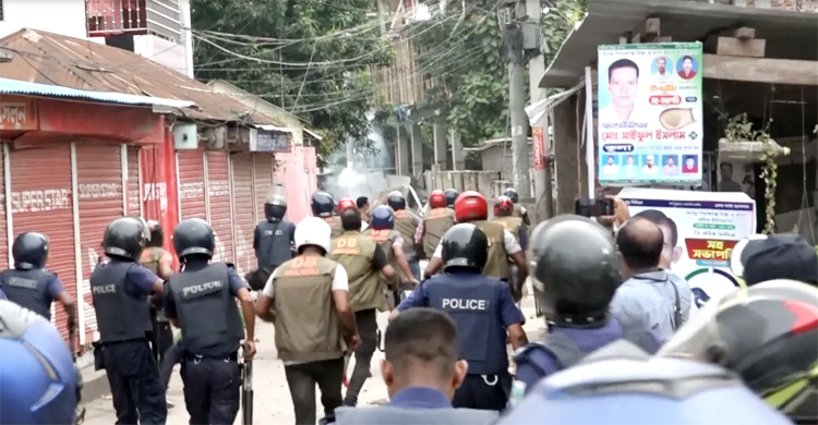 সিরাজগঞ্জে বিএনপি-পুলিশ সংঘর্ষ, আহত ১০