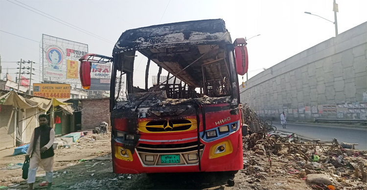 কাঁচপুরে দুর্বৃত্তের আগুনে পুড়লো বাস