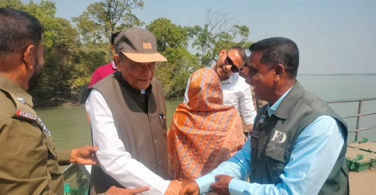 সুন্দরবন ঘুরে গেলেন মহীউদ্দীন খান আলমগীর