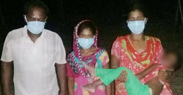 ভারত থেকে প্রবেশকালে আটক ৪