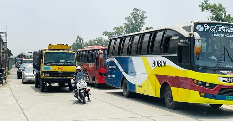 সিরাজগঞ্জের মহাসড়কে গাড়ির চাপ বাড়লেও নেই যানজট
