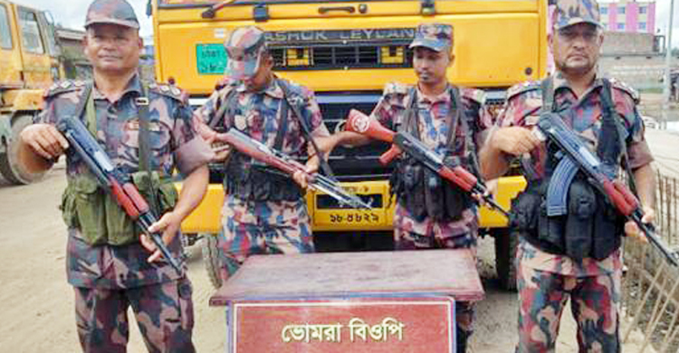 শুল্ক ফাঁকি দিয়ে ভারত থেকে আনা ১৫৩৯ বস্তা চাল জব্দ