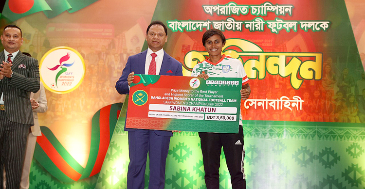 সাবিনাদের পুরস্কৃত করলো সেনাবাহিনী
