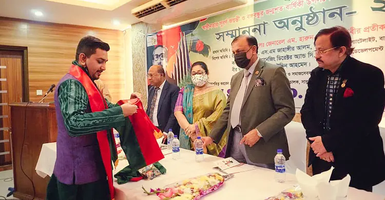 স্বাধীনতার সুবর্ণজয়ন্তীতে ৬৪ জন বীর মুক্তিযোদ্ধাকে সংবর্ধনা