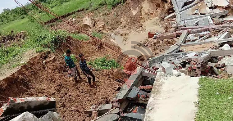 ধসে পড়ল ডুলাহাজারা সাফারি পার্কের নিরাপত্তা দেয়াল