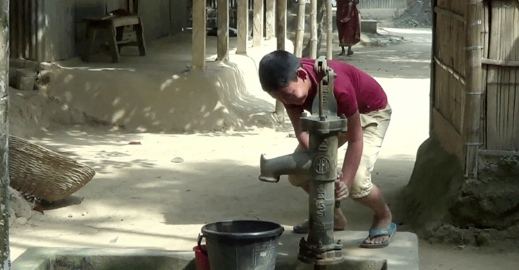 টিউবওয়েলে পানি নেই, তীব্র খাবার পানির সংকটে দুর্গাপুরবাসী