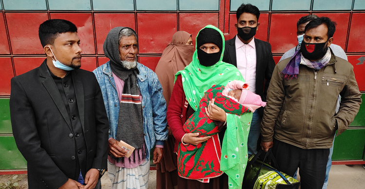 সেফহোম ছেড়ে সন্তানসহ শ্বশুর বাড়িতে কিশোরী
