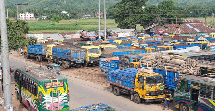 খাগড়াছড়িতে বিএনপির সড়ক অবরোধে বিপাকে পর্যটকরা