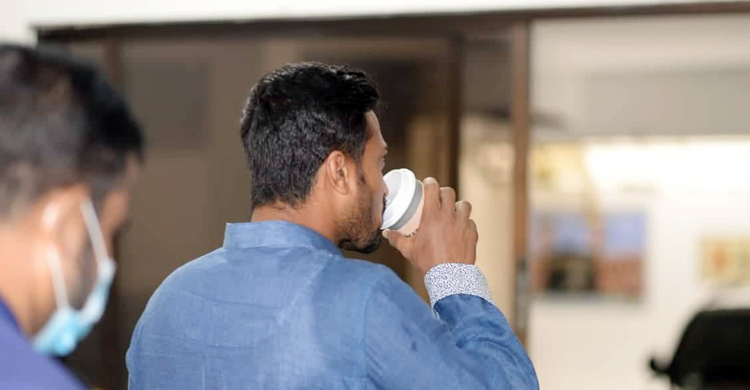 পাপনের বাসায় সাকিব