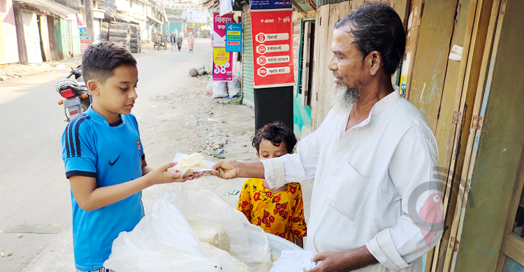 ৬৩ বছর জীবনের ৪৮ বছর পার শনপাপড়ি বিক্রি করে