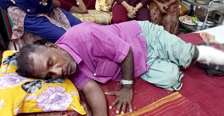 পাওনা টাকা চাওয়া নিয়ে বিবাদ, দুই ভাইকে কুপিয়ে-পিটিয়ে জখম