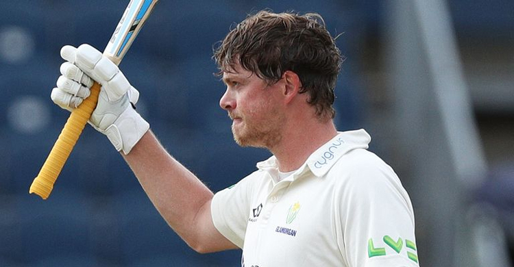 Northeast first to score 400 since Lara