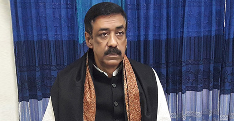 শামীম ওসমানের মাথায় হাত বুলিয়ে দিলেন প্রধানমন্ত্রী