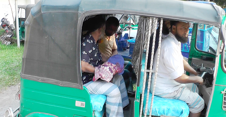 ‘সাপ ভেবে’ নবজাতককে ডোবায় ফেলে হত্যা করলেন মা