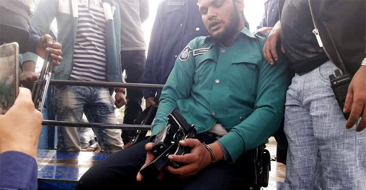 পুলিশের পোশাক পরে খেলনা পিস্তল দেখিয়ে প্রাইভেটকার ছিনতাই