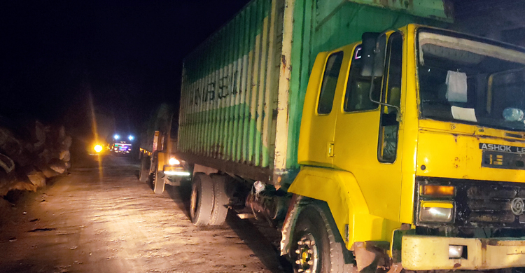 আঞ্চলিক সড়কে কালভার্ট দেবে ভোগান্তি, নির্মাণ হচ্ছে বেইলি সেতু