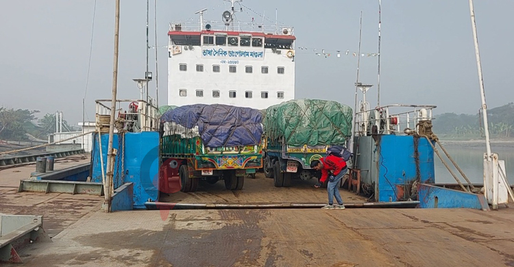 শরীয়তপুর-চাঁদপুর নৌরুটে ফেরি চলাচল শুরু